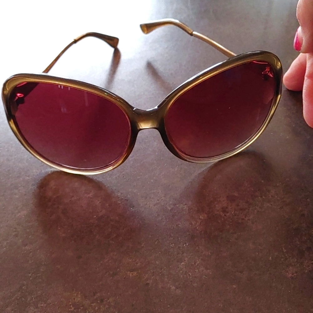 Michael kors sunglasses case included